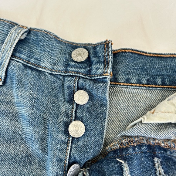 Levi's denim cut-off shorts with unique orange and teal pocket pattern - Picture 4 of 5